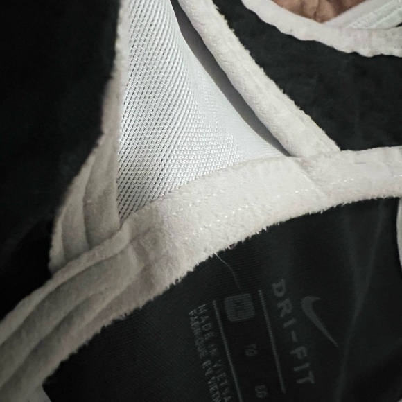 Nike Sports Bra with Inserts 🖤 - Picture 2 of 5